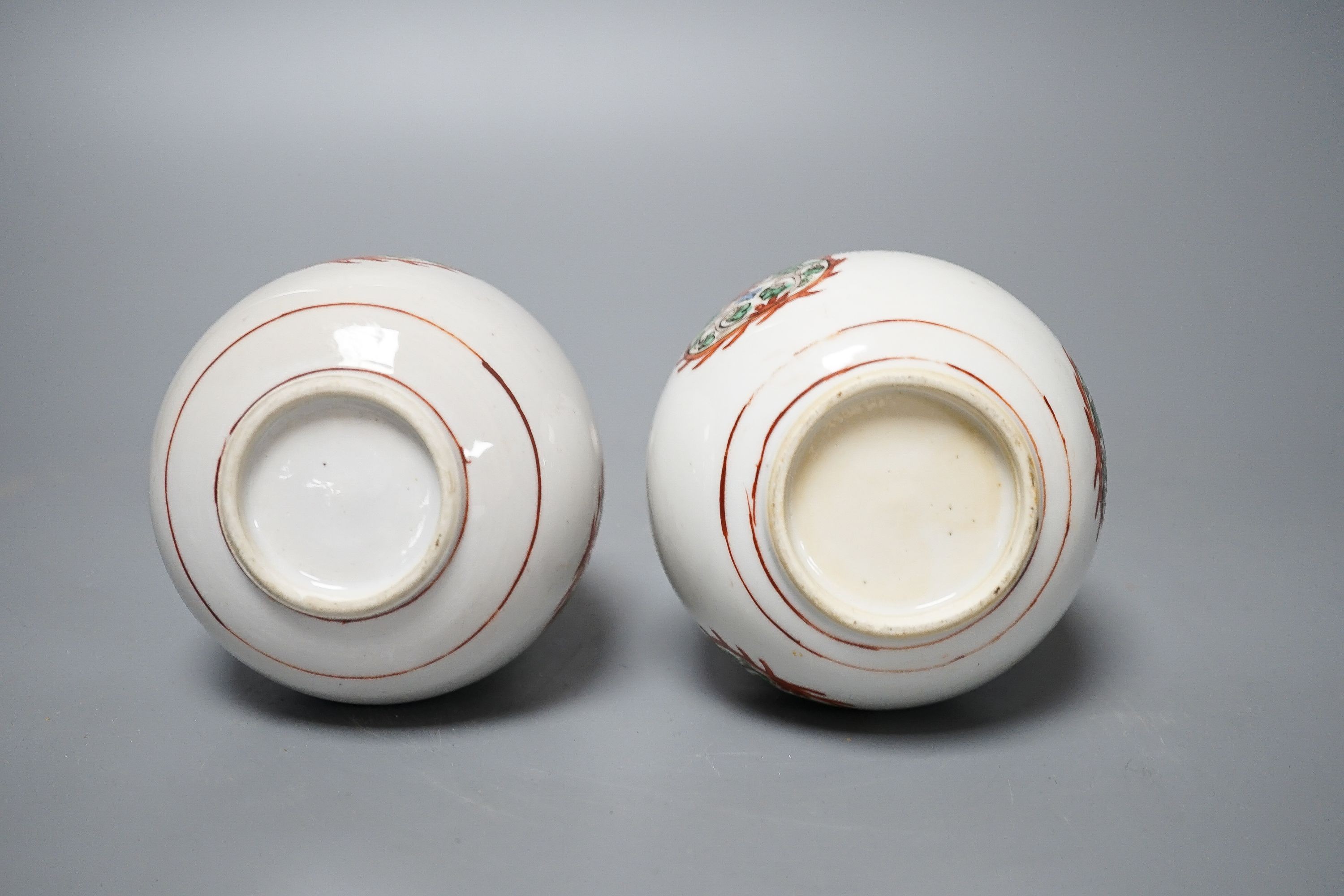 Two Chinese famille verte bottle vases, Kangxi period. 17cm